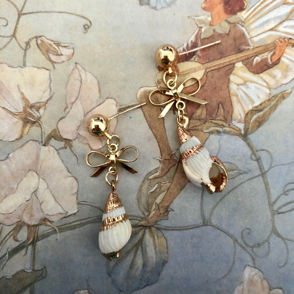 Jewelry - Seashell Earrings